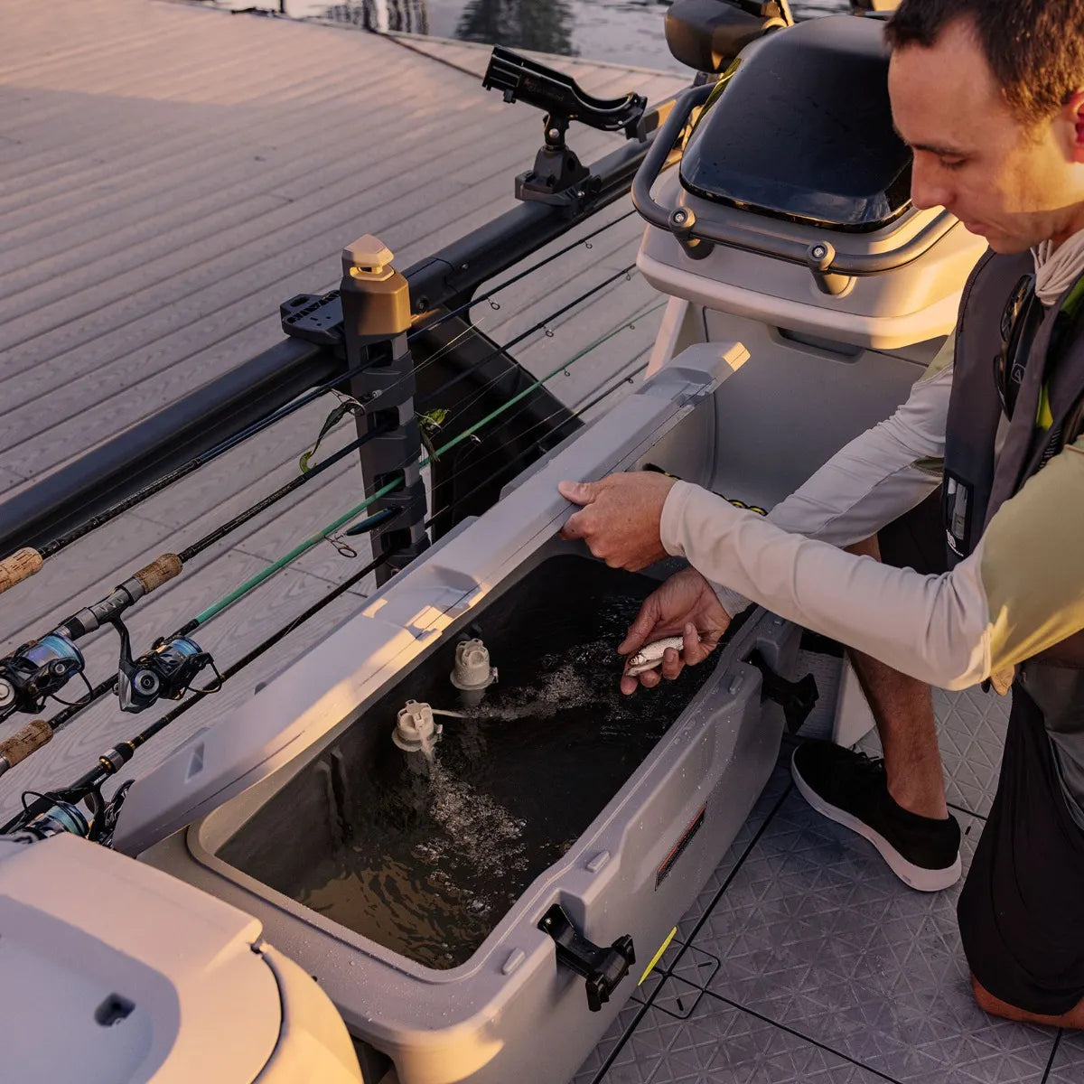 Sea-Doo LinQ Cooler 18.0 US gal Quick-Attach gray for Switch Pontoon on a boat